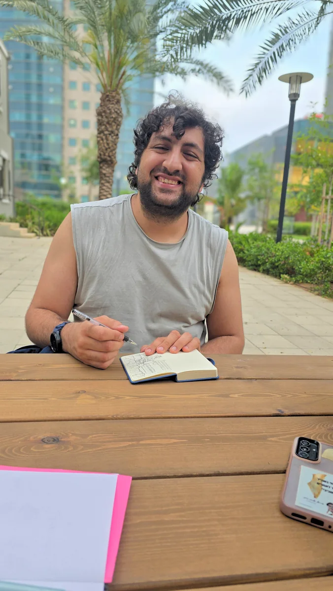 המחברת. אותו ילד, קול אחר.
