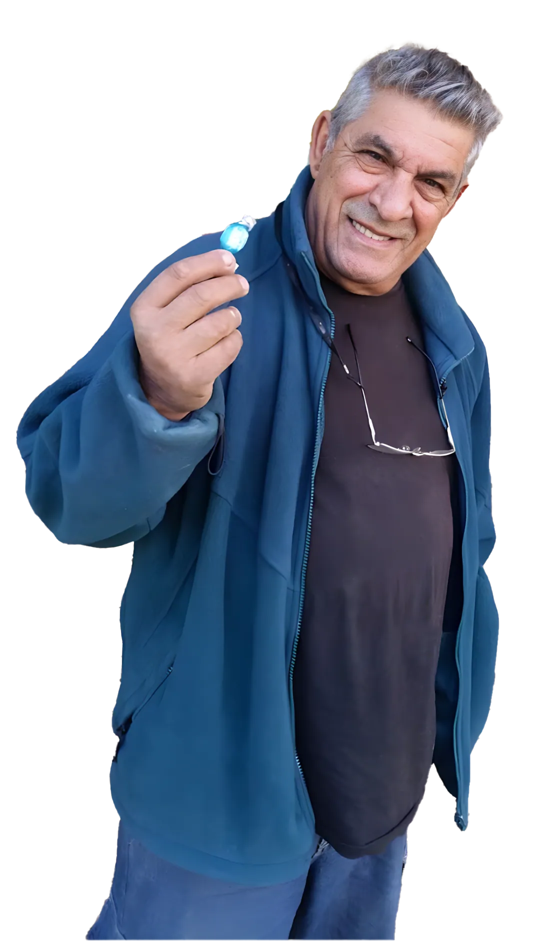 יעקב (קובי) עבדו ז״ל מחייך, בז'קט כחול.